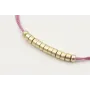 Pulsera hilo macrame malva con nudo dorado y pieza