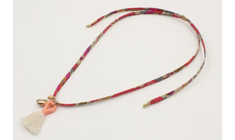 Collar lazo liberty flores coral,grises con colgan