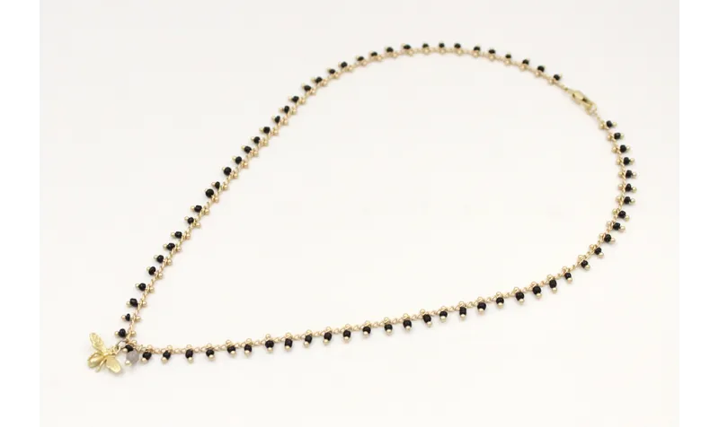 Collar de cadena con abalorio negro colgante de ab
