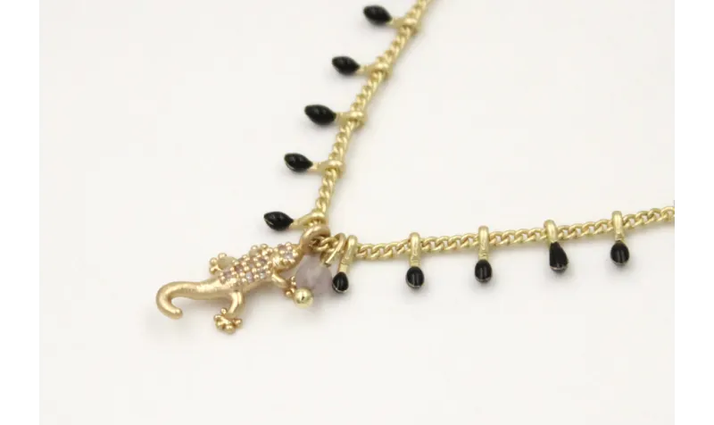 Collar de cadena pivotes negros con colgante lagar