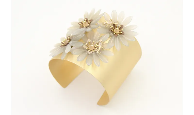 Pulsera rigida con flores de dagas grises,casquill
