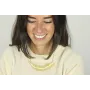 Collar cadena de facetadas grises con rama helecho