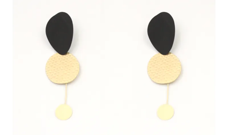 Pendientes perno ovalo doblado esmaltado negro con