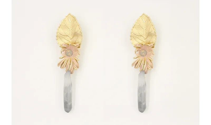 Pendientes perno hoja oro mate con liston de sodal