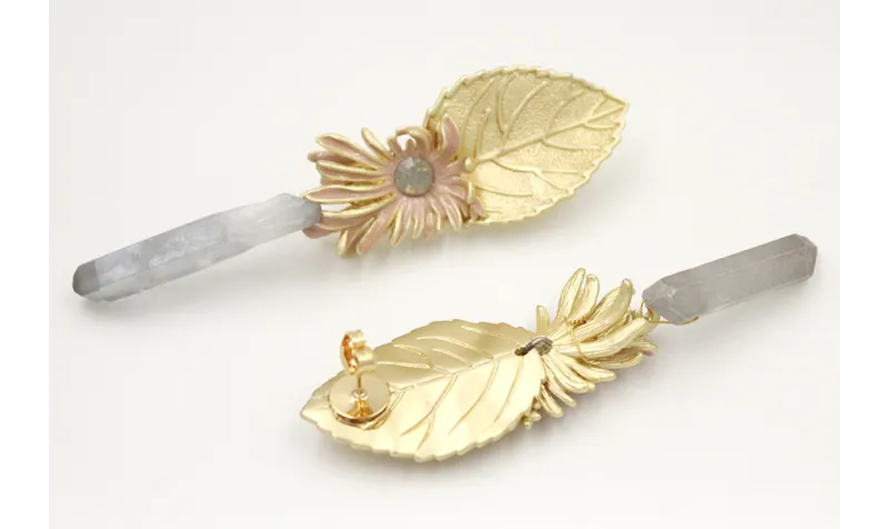 Pendientes perno hoja oro mate con liston de sodal