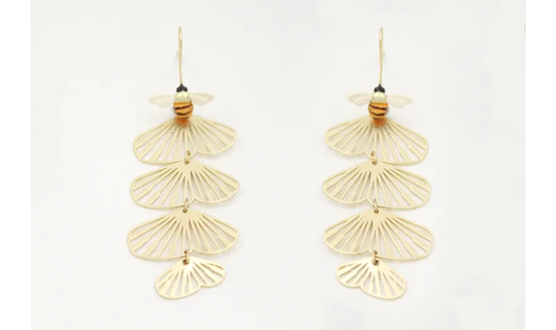 Pendientes perno de abeja pintada a mano con colga