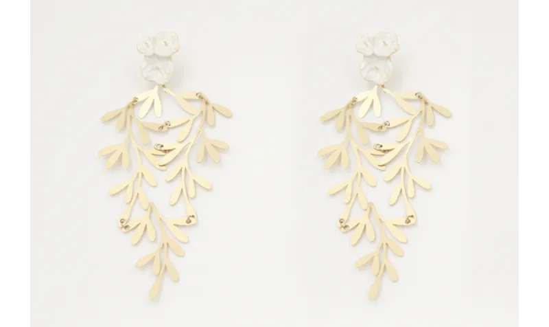 Pendientes perno trio de flores blanco con ramas o