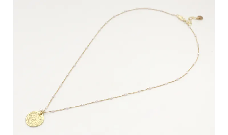 Solitario con cadena de microperlas y colgante cha