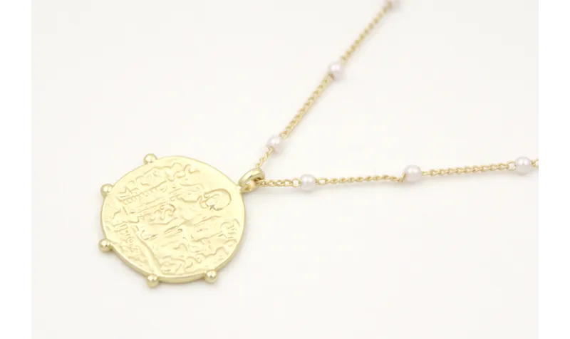 Solitario con cadena de microperlas y colgante cha