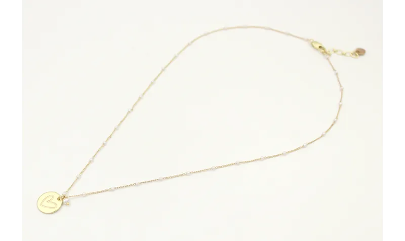 Solitario con cadena de microperlas y colgante cha