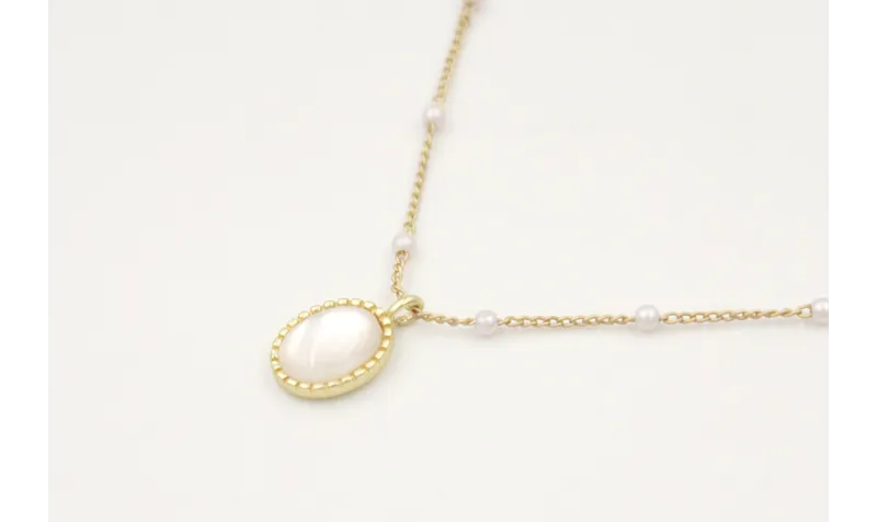 Solitario con cadena de microperlas y colgante pie