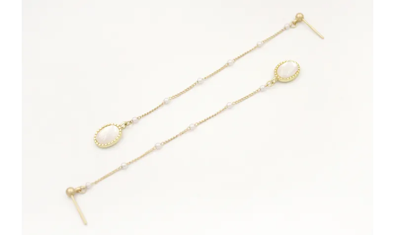 Pendientes largos perno bolita oro mate y cadena m