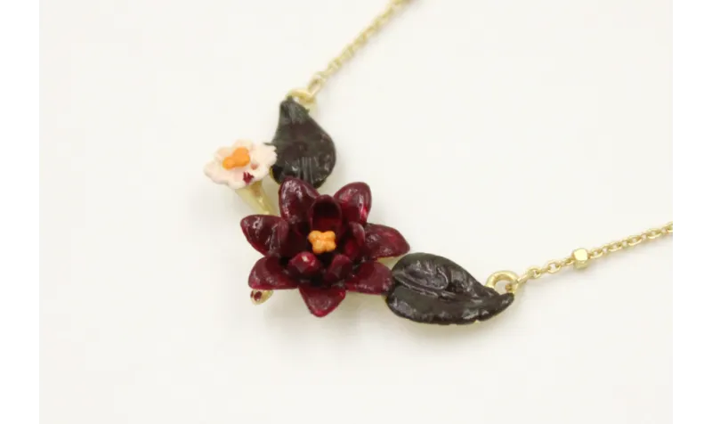 Collar cadena microbola oro mate con colgante flor