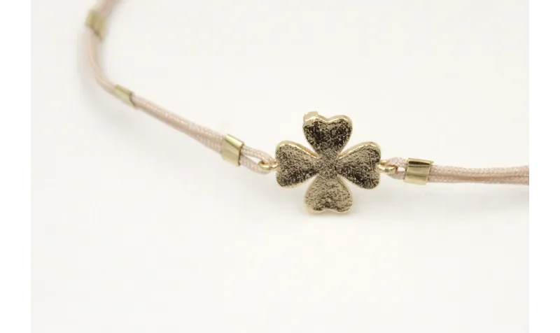Pulsera hilo macramé rosa maquillaje con tubitos a