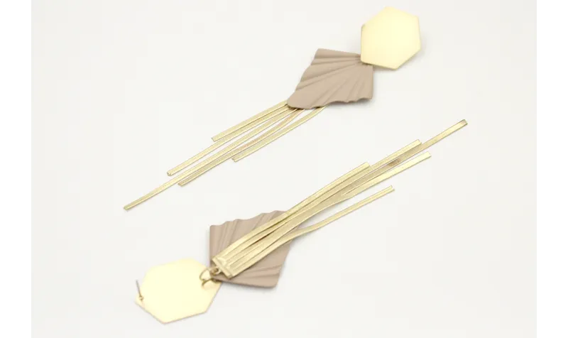 Pendientes perno hexágono oro mate con colgante tr