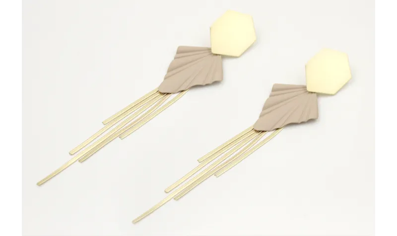 Pendientes perno hexágono oro mate con colgante tr