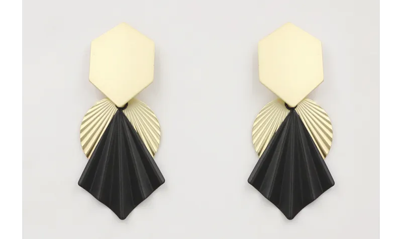 Pendientes perno hexágono dorado mate con disco on