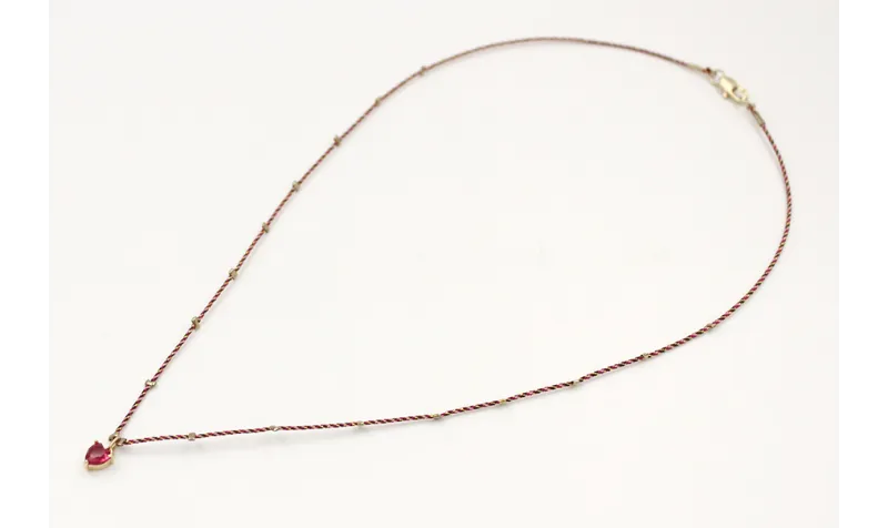 Solitario con hilo micro driza granate,oro con col