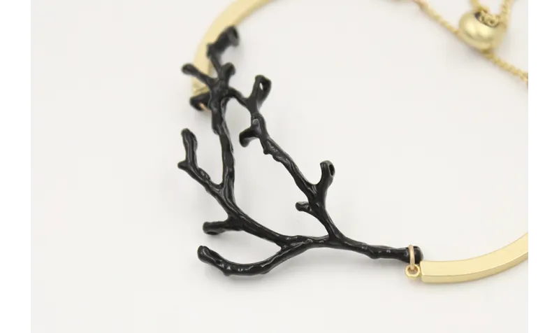 Pulsera semirrigida oro mate con rama de coral esm