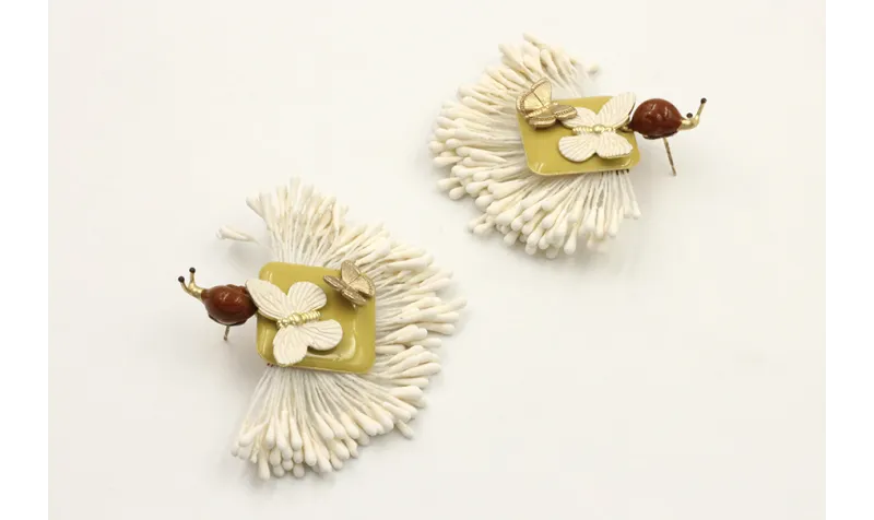 Pendientes abanico estambres blancos, cuadrado esm