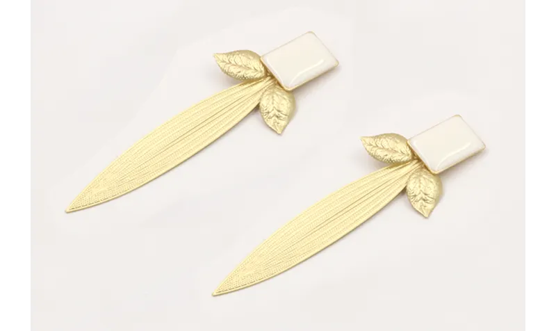 Pendientes perno rectangular esmalto blanco, colga