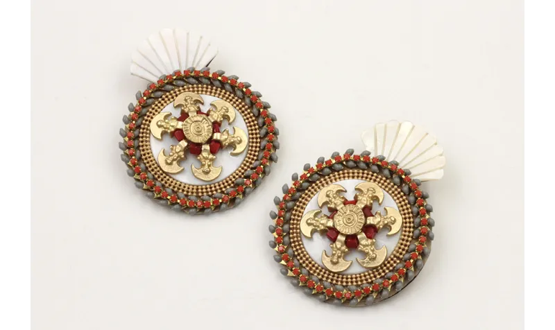 Pendientes perno concha triangular nacar colgante 