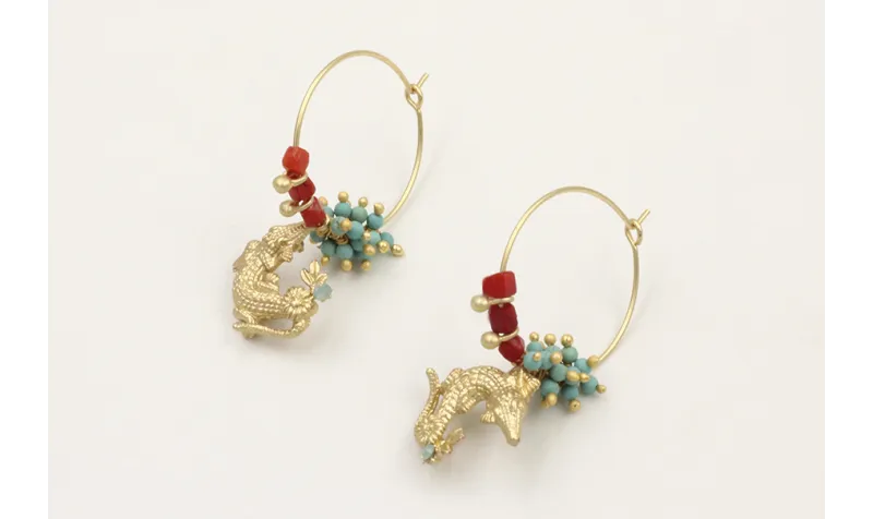Pendientes aro dorado mate con cocodrilo, burruño