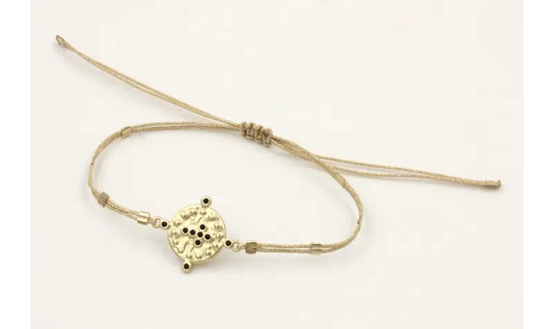 Pulsera hilo rosita con tubitos aplastados y entre