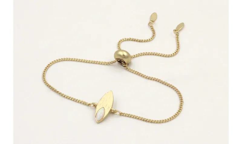 Pulsera cadena eslabón plana dorada mate con entre