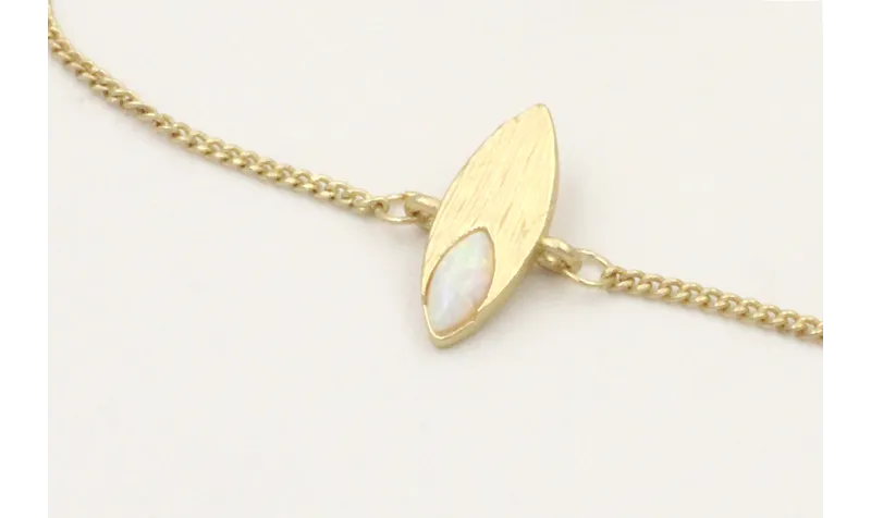 Pulsera cadena eslabón plana dorada mate con entre