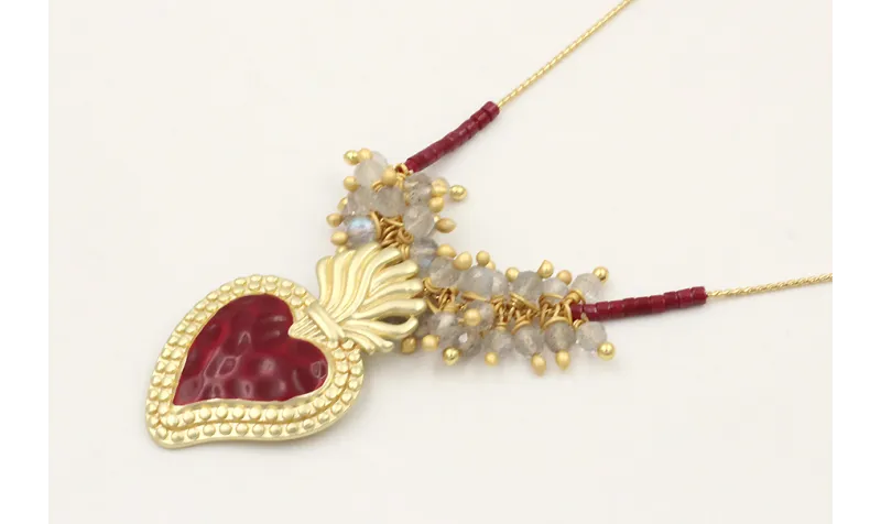 Collar cadena fina dorada con sagrado corazón esma