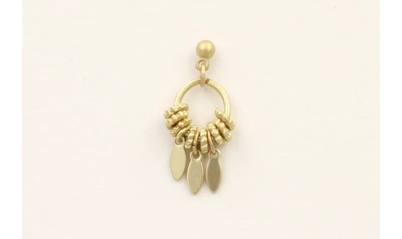 Single earrings con colgantes petalos y ruedas est