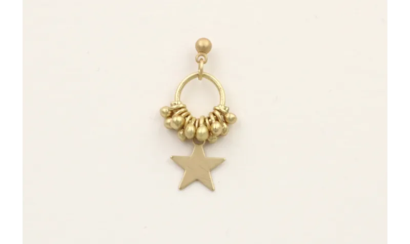 Single earrings con colgante estrella  y bolitas e
