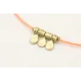 Pulsera hilo naranja fluor con colgantes laminas l