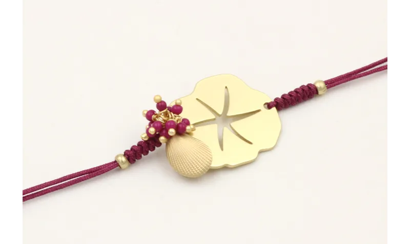 Pulsera de hilo granate con chapa estrella labrada