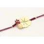 Pulsera de hilo granate con chapa estrella labrada