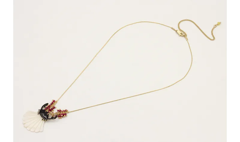 Collar cadena fina burruños abalorio morado con co