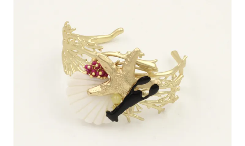 Brazalete coral dorado mate con estrella, langosta