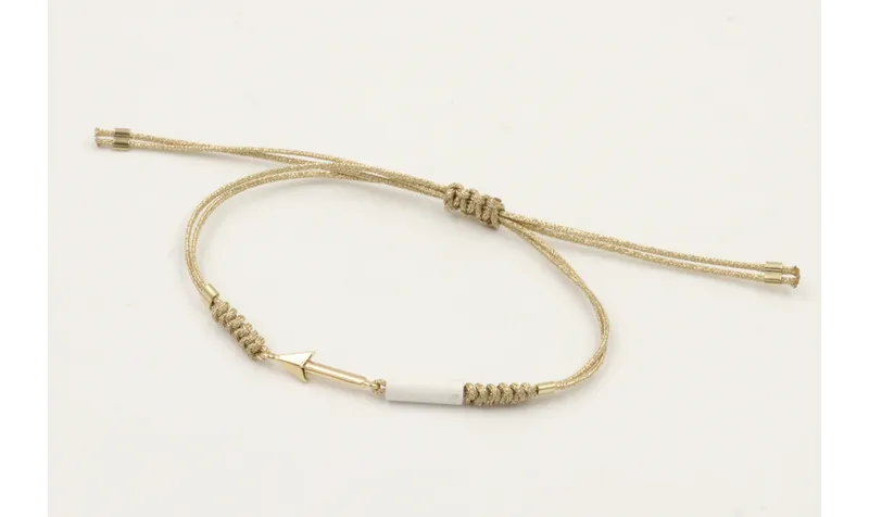 Pulsera hilo dorado palido con nudo serpiente y fl