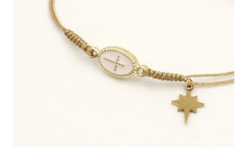 Pulsera hilo dorado palido con entrepieza cruz esm