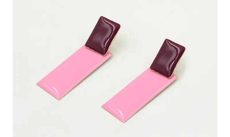 Pendientes perno rectangulo esmlatado morado y col