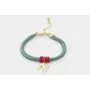Pulsera seda verde con aritos de abalorio morado,n