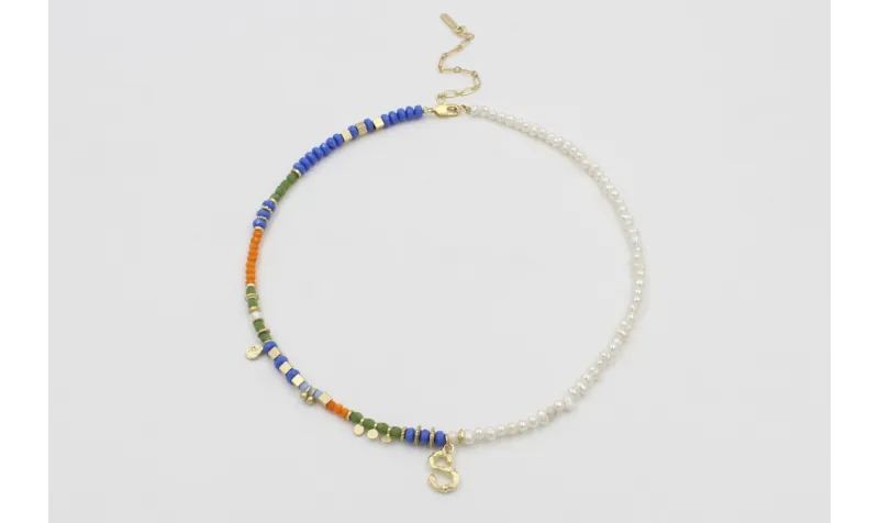 Collar con facetadas verdes,ovnis facetados azules