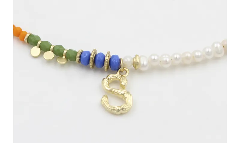 Collar con facetadas verdes,ovnis facetados azules