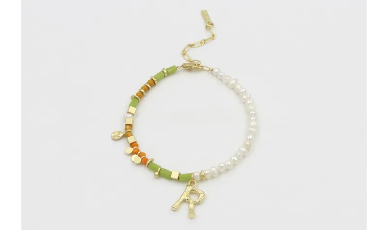 Pulsera con rectangulos facetados verdes, bolas mo