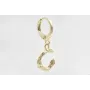 Singel earring cierre aro dorado, colgante letra C