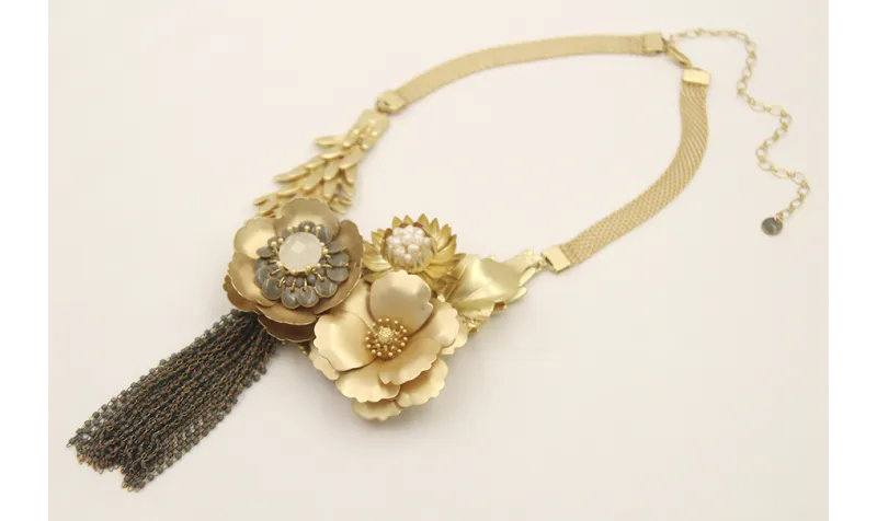 Collar cadena tira plana dorada mate con escamas,f
