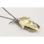 Collar cadena facetada negra con hoja dorada mate 