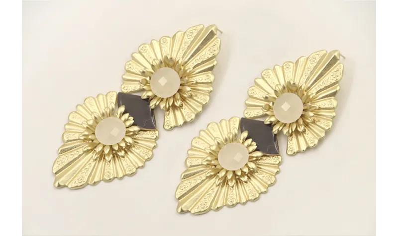 Pendientes hoja estriada con flores rematadas con 