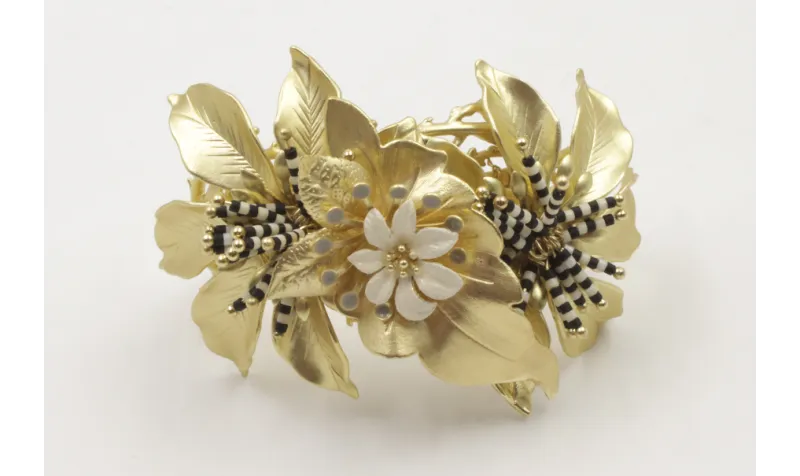 Brazalete de coral con flores 7 pétalos grande,hoj